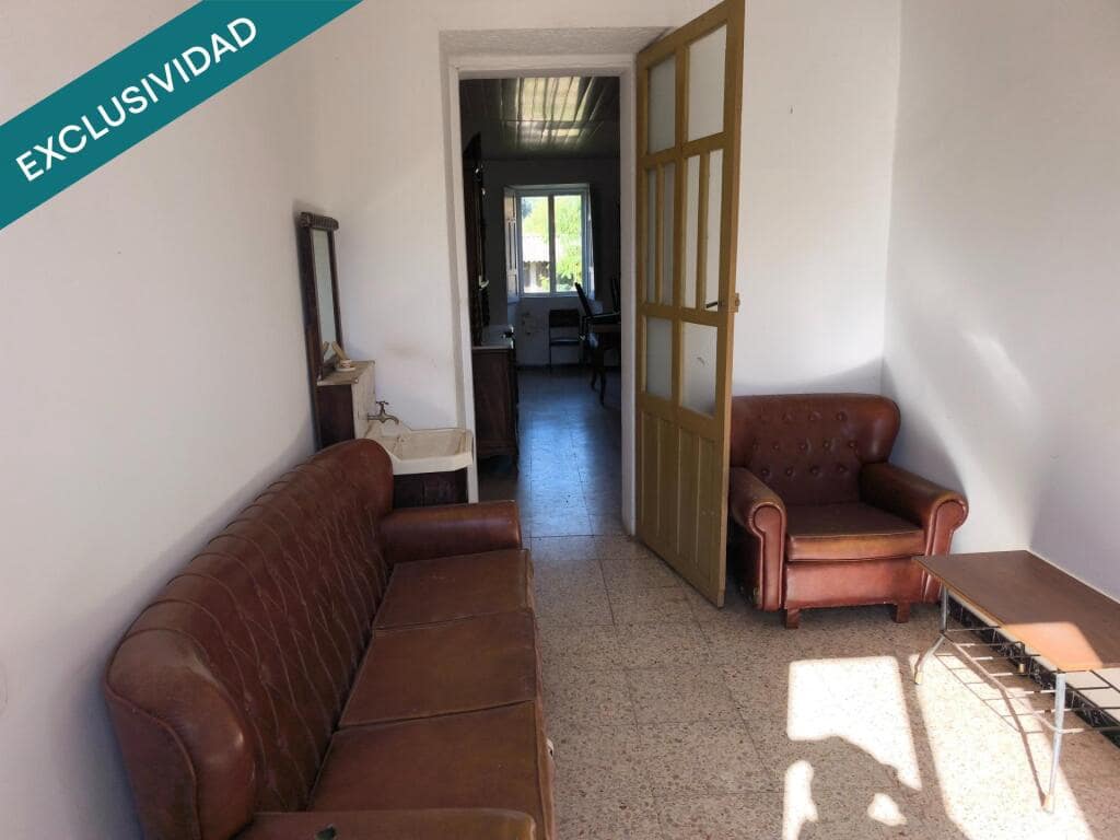 5 bedroom Villa for sale in Touro with garage - € 119,000 (Ref: 9262479)