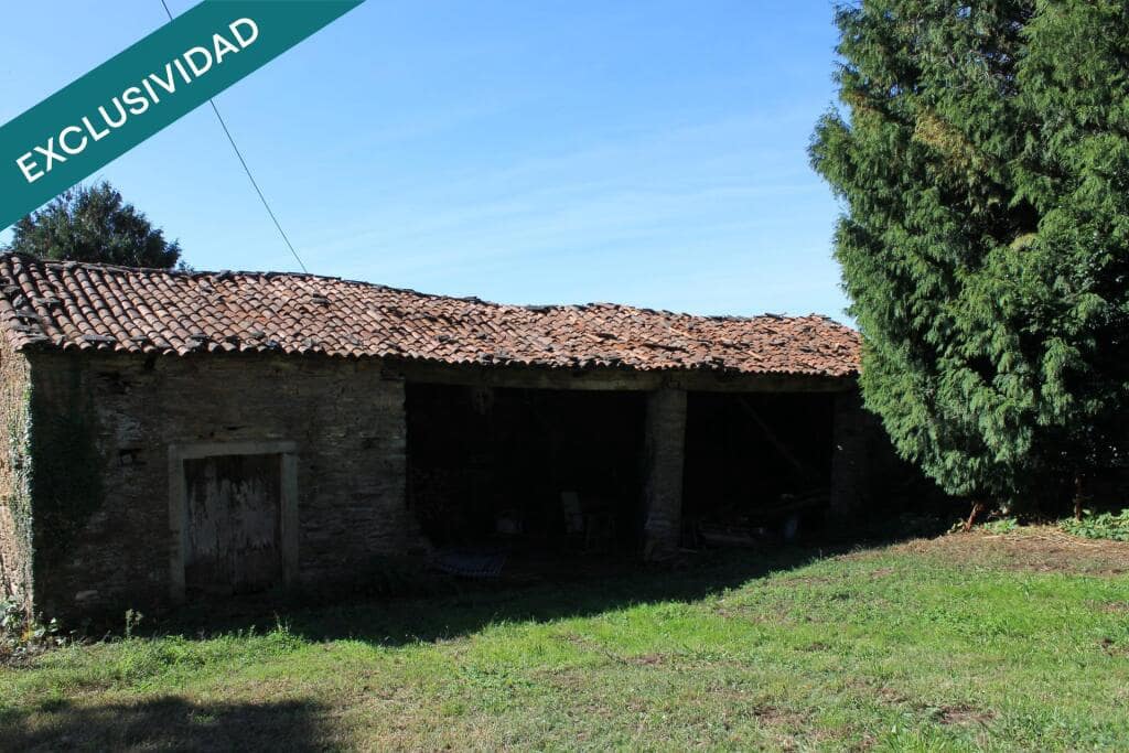 5 bedroom Villa for sale in Touro with garage - € 119,000 (Ref: 9262479)