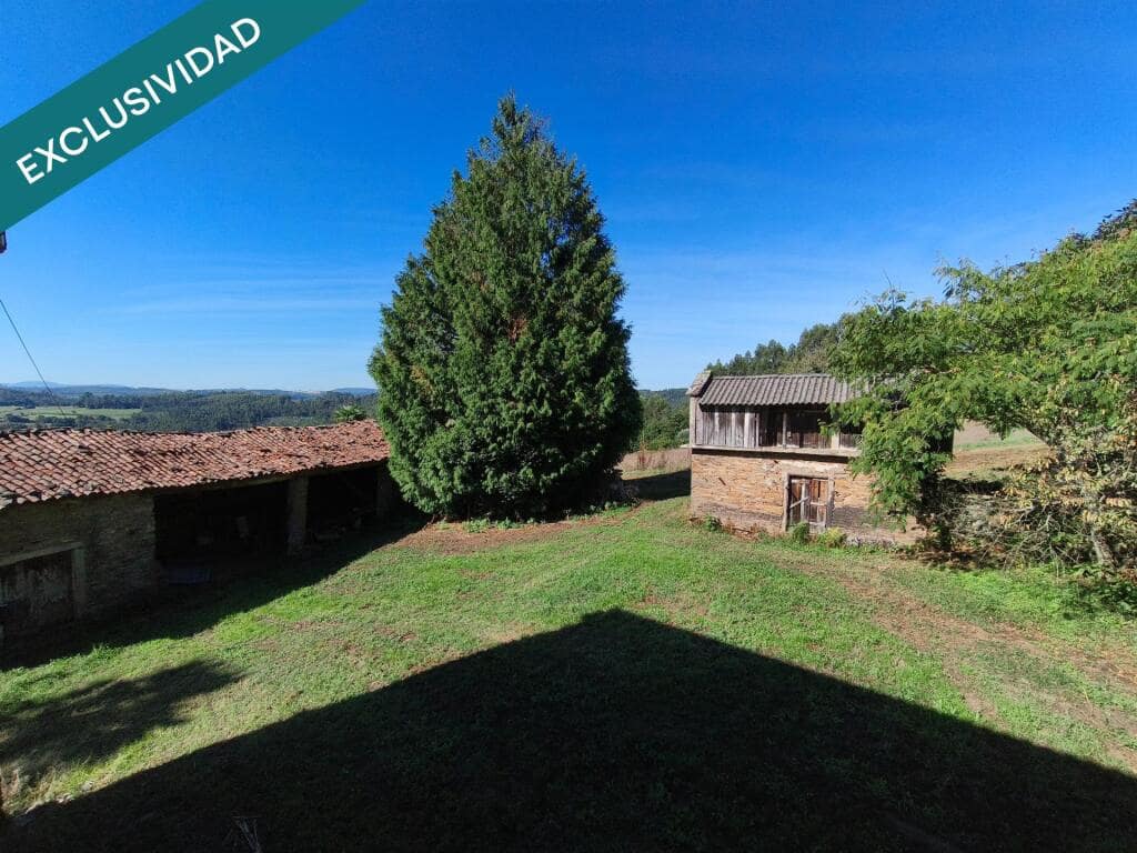 5 bedroom Villa for sale in Touro with garage - € 119,000 (Ref: 9262479)