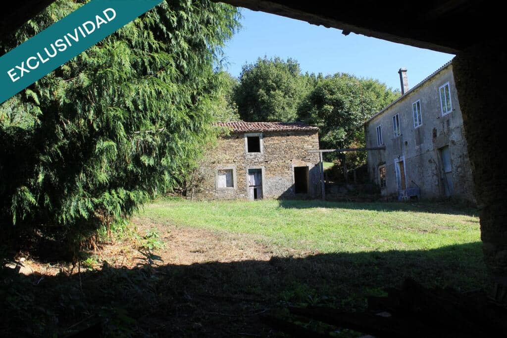 5 bedroom Villa for sale in Touro with garage - € 119,000 (Ref: 9262479)