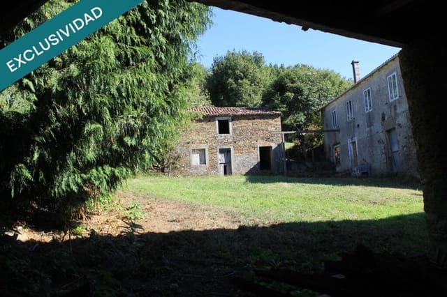 5 bedroom Villa for sale in Touro with garage - € 119,000 (Ref: 9262479)