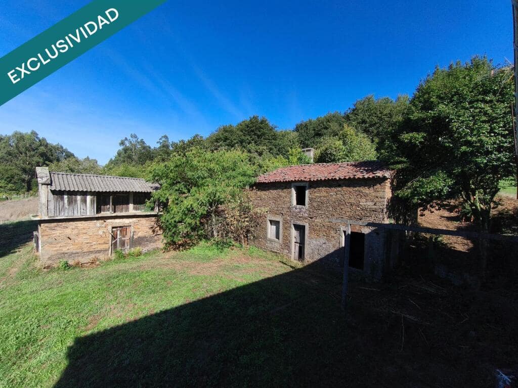 5 bedroom Villa for sale in Touro with garage - € 119,000 (Ref: 9262479)