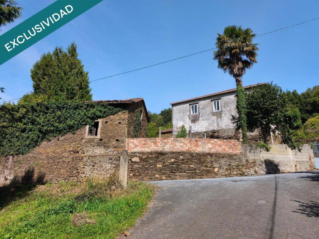 5 bedroom Villa for sale in Touro with garage - € 119,000 (Ref: 9262479)