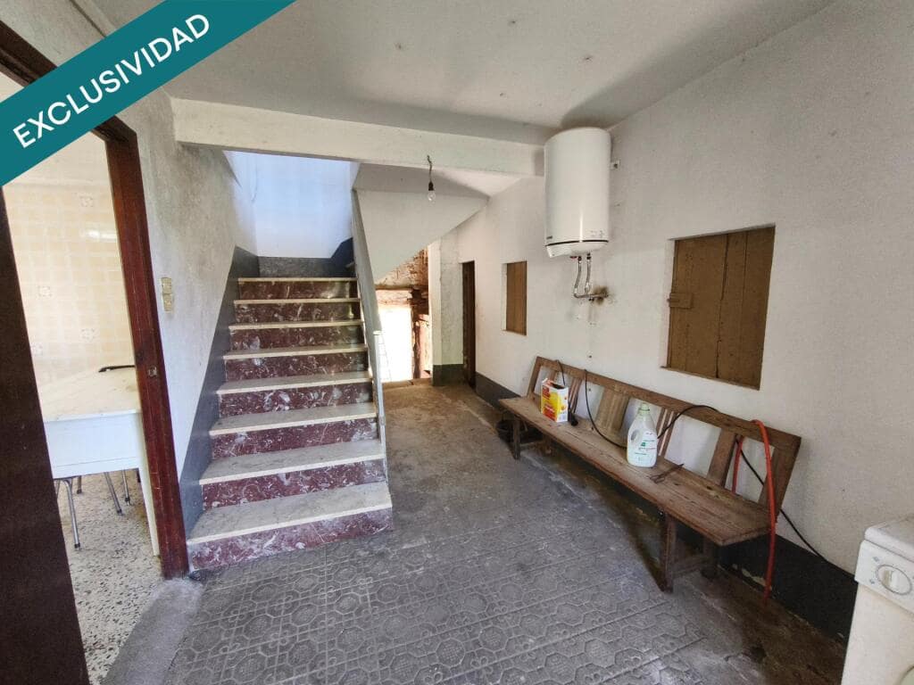 5 bedroom Villa for sale in Touro with garage - € 119,000 (Ref: 9262479)