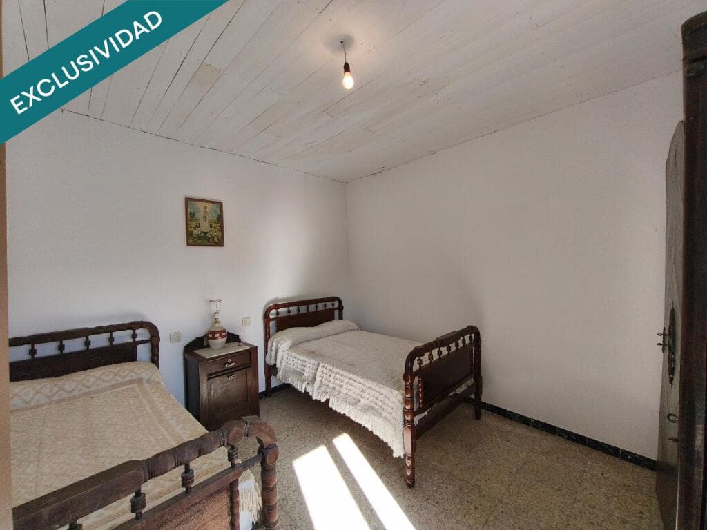 5 bedroom Villa for sale in Touro with garage - € 119,000 (Ref: 9262479)