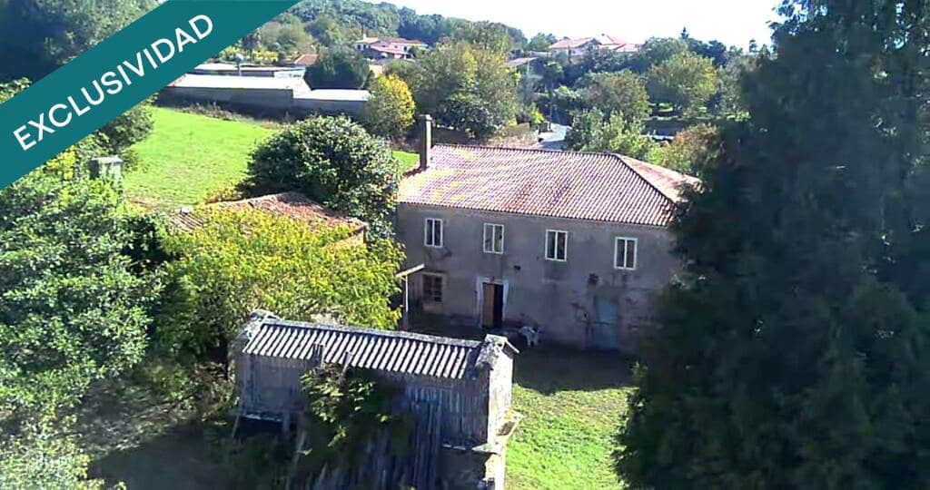 5 bedroom Villa for sale in Touro with garage - € 119,000 (Ref: 9262479)