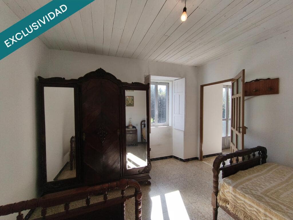 5 bedroom Villa for sale in Touro with garage - € 119,000 (Ref: 9262479)