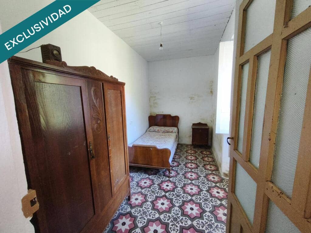 5 bedroom Villa for sale in Touro with garage - € 119,000 (Ref: 9262479)