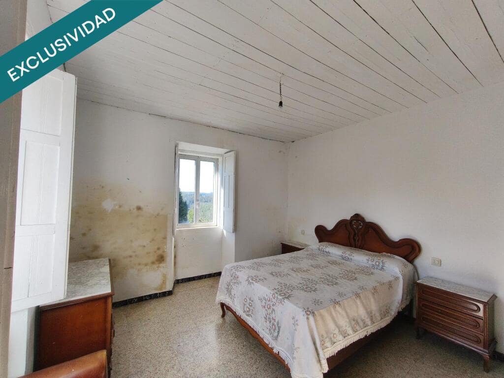 5 bedroom Villa for sale in Touro with garage - € 119,000 (Ref: 9262479)