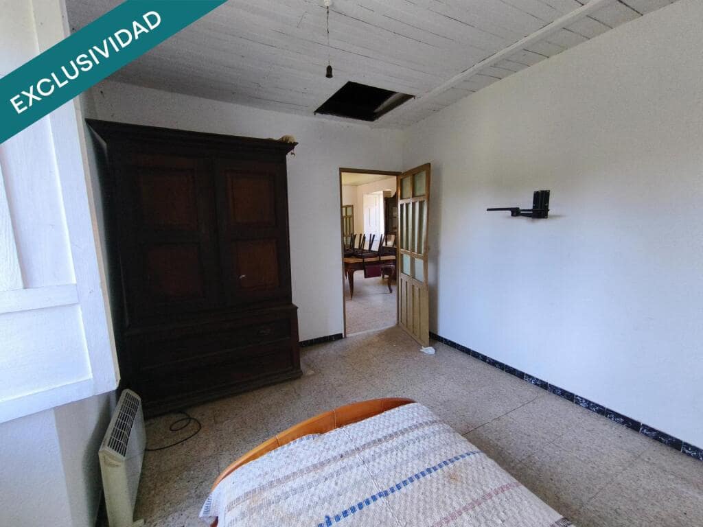 5 bedroom Villa for sale in Touro with garage - € 119,000 (Ref: 9262479)
