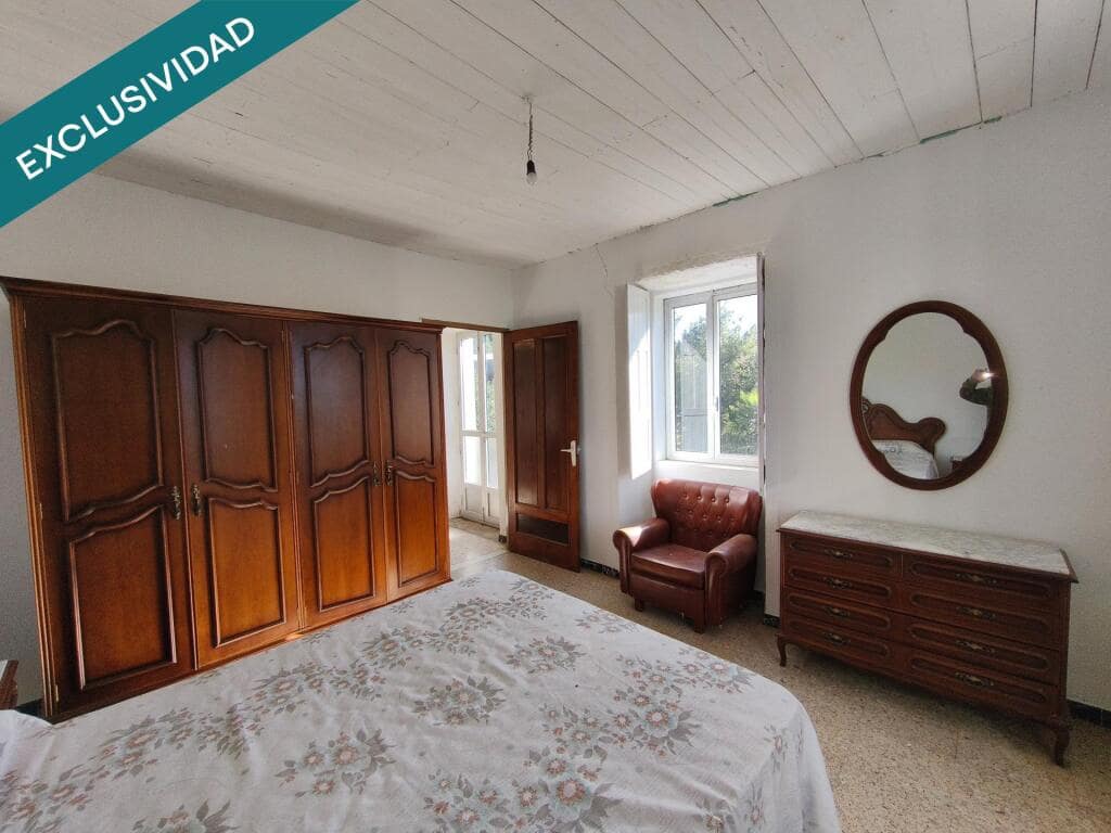 5 bedroom Villa for sale in Touro with garage - € 119,000 (Ref: 9262479)