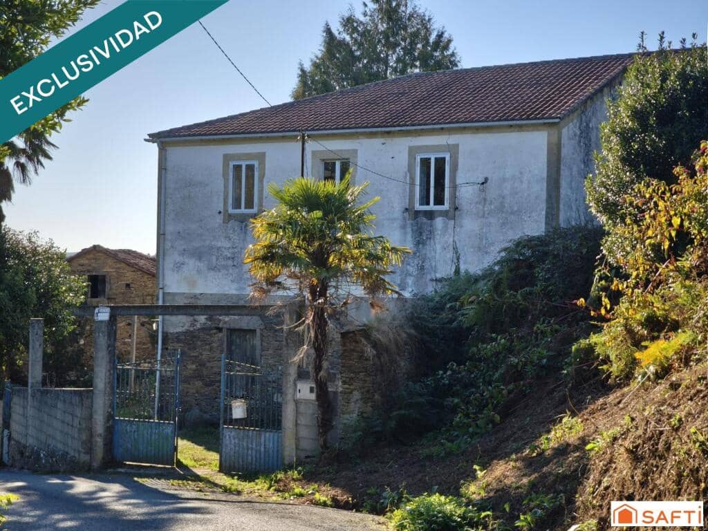 5 bedroom Villa for sale in Touro with garage - € 119,000 (Ref: 9262479)