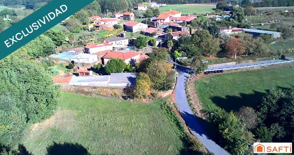 5 bedroom Villa for sale in Touro with garage - € 119,000 (Ref: 9262479)