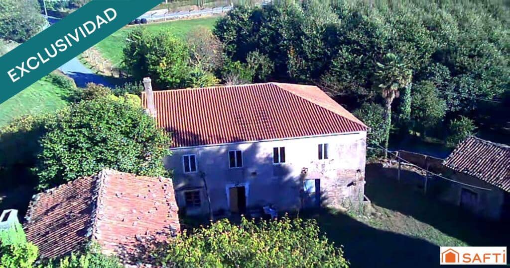 5 bedroom Villa for sale in Touro with garage - € 119,000 (Ref: 9262479)