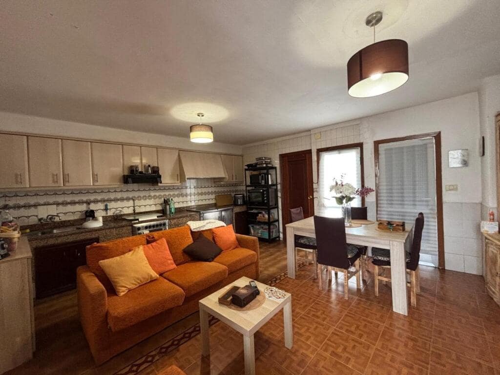 3 soverom Villa til salgs i Arbo med garasje - € 140 000 (Ref: 9264284)