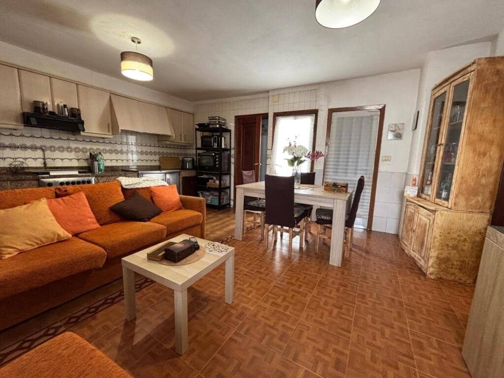 3 soverom Villa til salgs i Arbo med garasje - € 140 000 (Ref: 9264284)