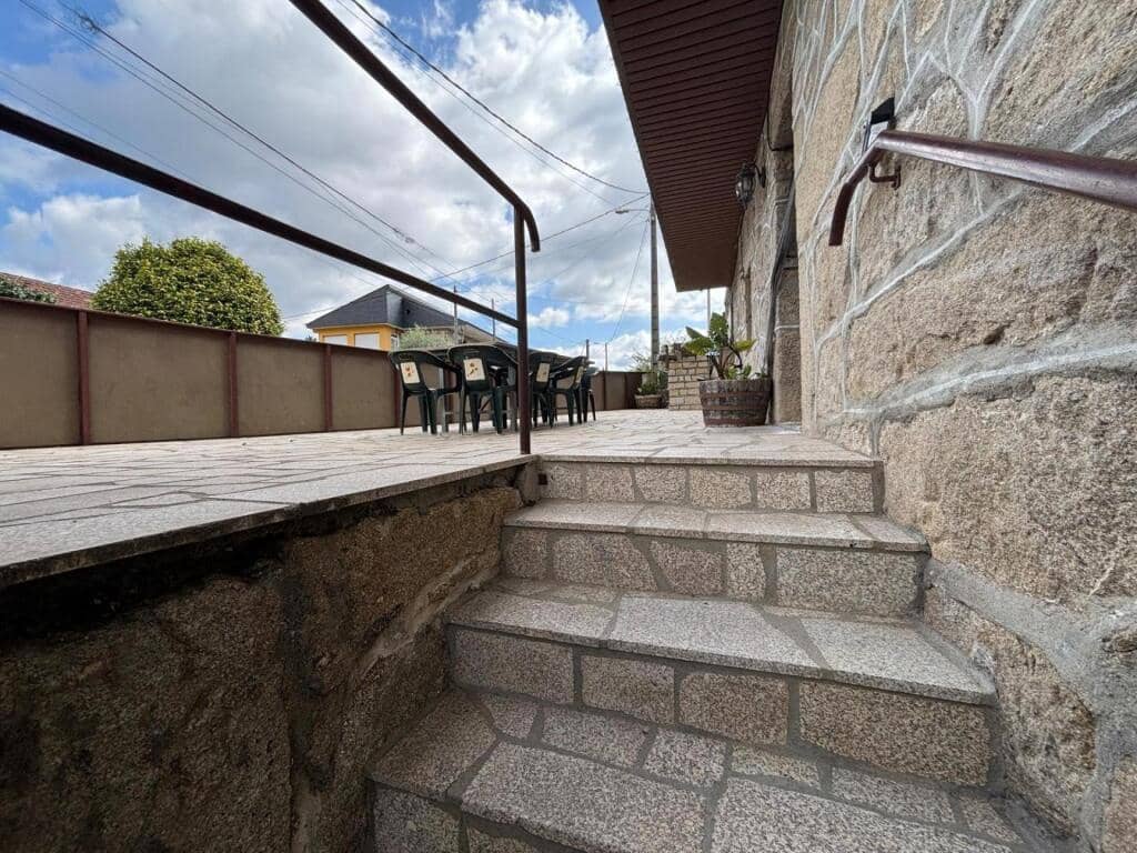 3 soverom Villa til salgs i Arbo med garasje - € 140 000 (Ref: 9264284)