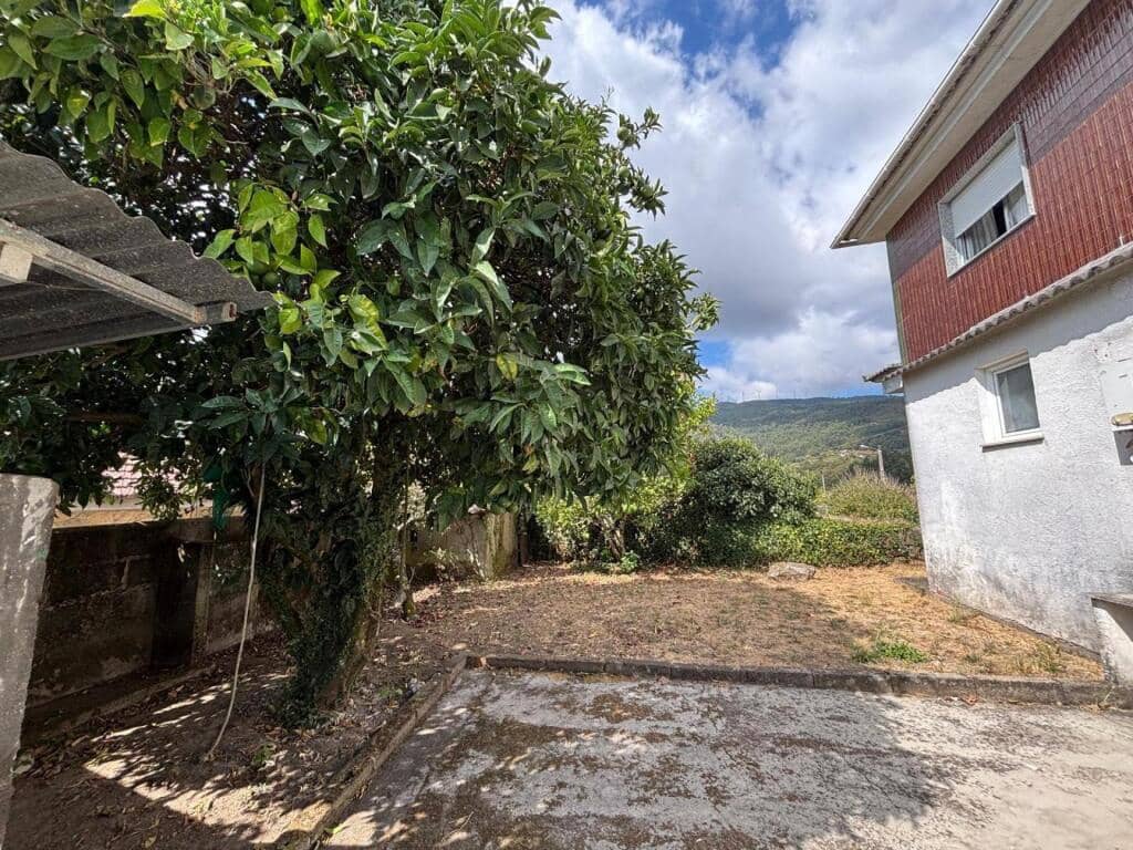 3 soverom Villa til salgs i Arbo med garasje - € 140 000 (Ref: 9264284)