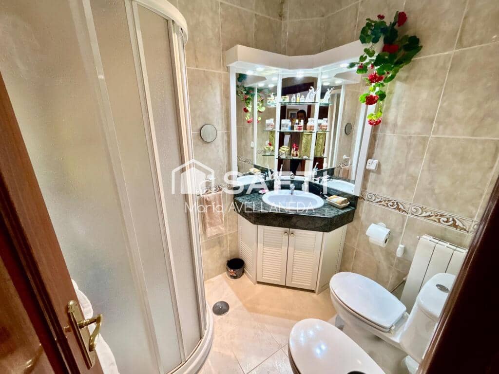 6 soverom Villa til salgs i Valencia de Don Juan med garasje - € 260 000 (Ref: 9264286)