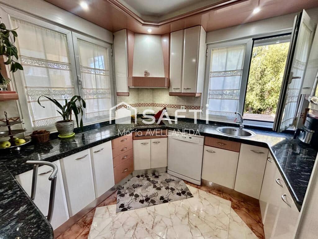 6 soverom Villa til salgs i Valencia de Don Juan med garasje - € 260 000 (Ref: 9264286)