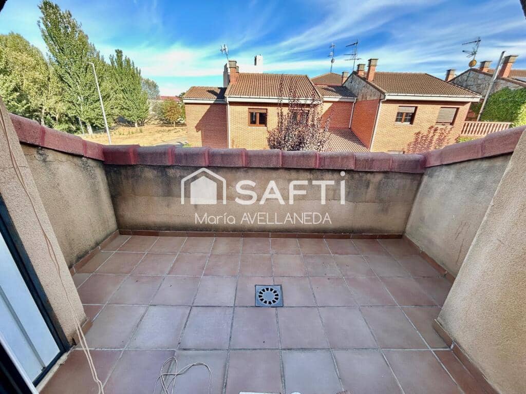 6 soverom Villa til salgs i Valencia de Don Juan med garasje - € 260 000 (Ref: 9264286)