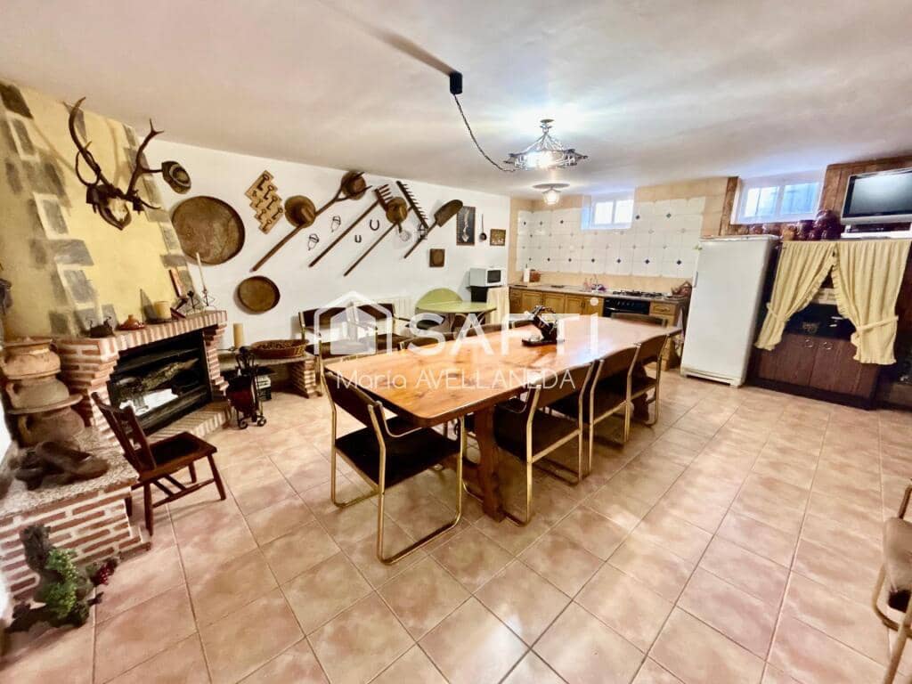 6 soverom Villa til salgs i Valencia de Don Juan med garasje - € 260 000 (Ref: 9264286)