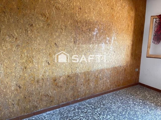 6 bedroom Villa for sale in Masquefa with garage - € 320,000 (Ref: 9276225)