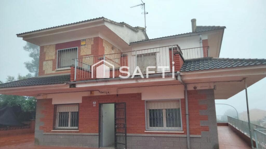 6 soverom Villa til salgs i Masquefa med garasje - € 320 000 (Ref: 9276225)