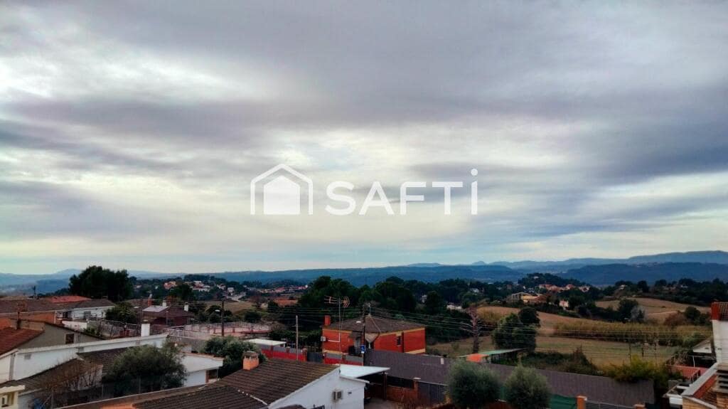 6 bedroom Villa for sale in Masquefa with garage - € 320,000 (Ref: 9276225)