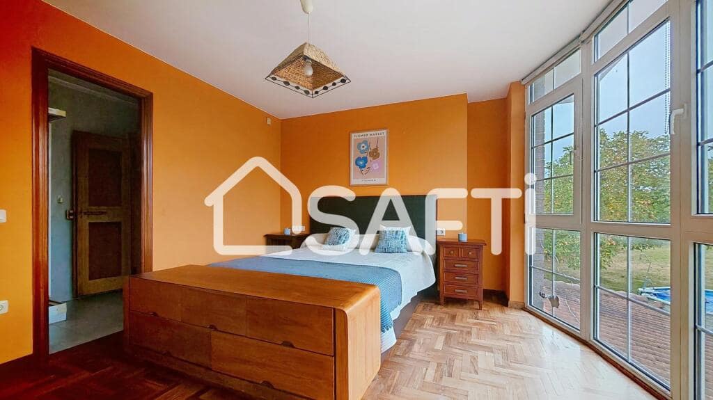 4 slaapkamer Villa te koop in Gijon met zwembad garage - € 529.000 (Ref: 9282046)