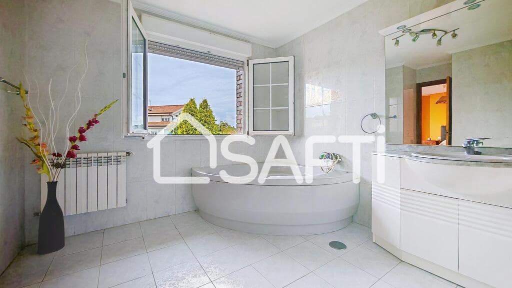 4 slaapkamer Villa te koop in Gijon met zwembad garage - € 529.000 (Ref: 9282046)