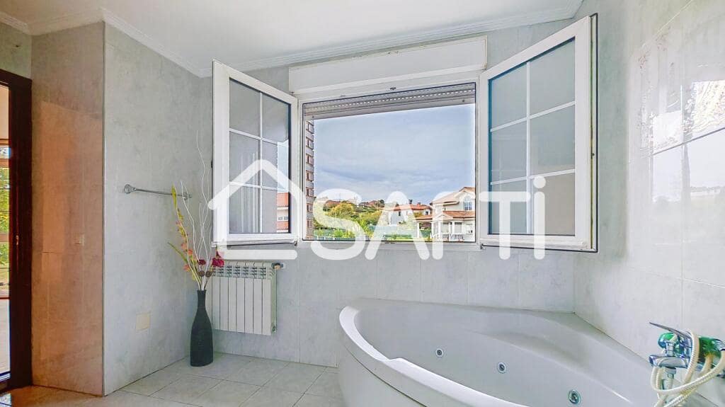 4 slaapkamer Villa te koop in Gijon met zwembad garage - € 529.000 (Ref: 9282046)