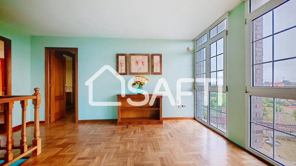 4 slaapkamer Villa te koop in Gijon met zwembad garage - € 529.000 (Ref: 9282046)