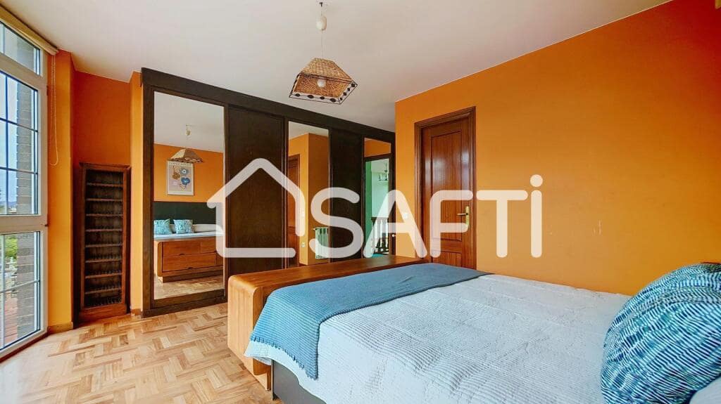 4 slaapkamer Villa te koop in Gijon met zwembad garage - € 529.000 (Ref: 9282046)