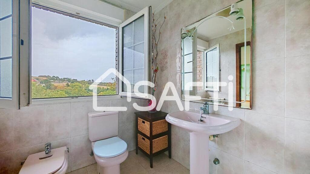 4 slaapkamer Villa te koop in Gijon met zwembad garage - € 529.000 (Ref: 9282046)