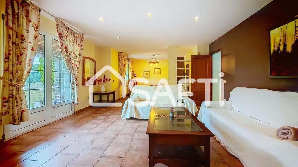 4 slaapkamer Villa te koop in Gijon met zwembad garage - € 529.000 (Ref: 9282046)