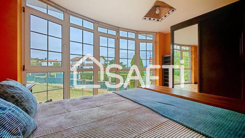 4 slaapkamer Villa te koop in Gijon met zwembad garage - € 529.000 (Ref: 9282046)