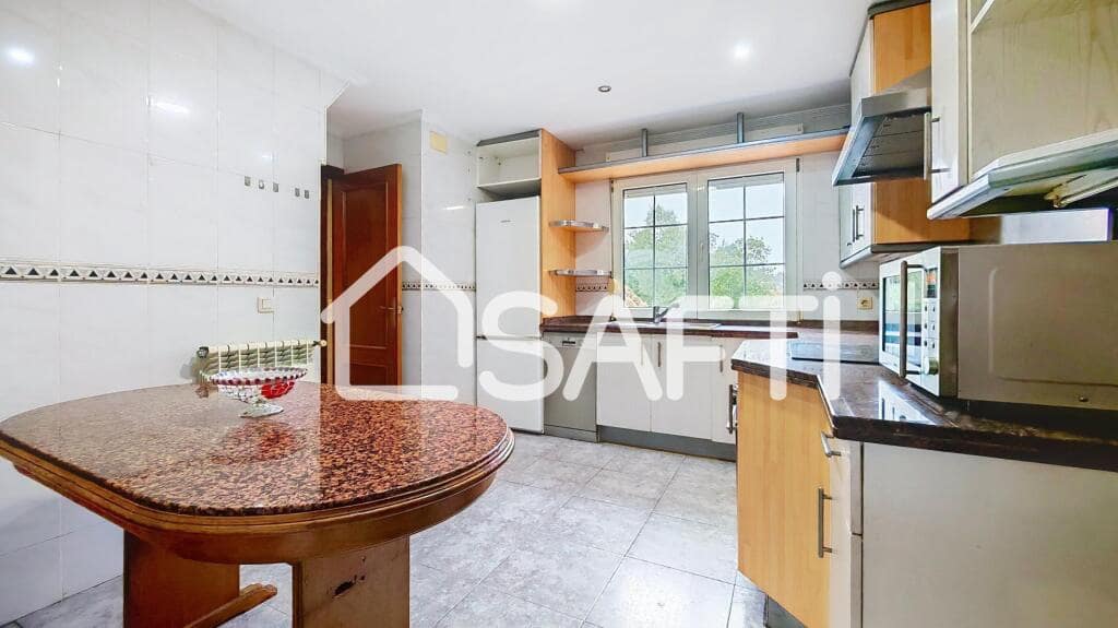 4 slaapkamer Villa te koop in Gijon met zwembad garage - € 529.000 (Ref: 9282046)