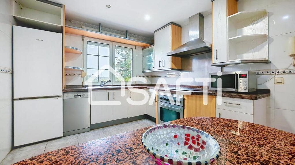 4 slaapkamer Villa te koop in Gijon met zwembad garage - € 529.000 (Ref: 9282046)