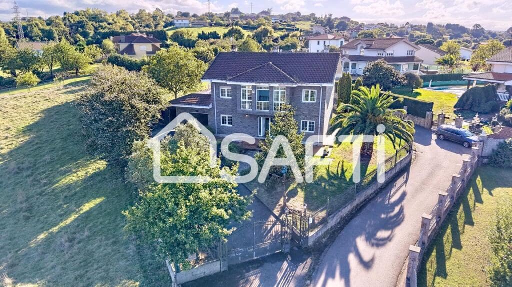 4 slaapkamer Villa te koop in Gijon met zwembad garage - € 529.000 (Ref: 9282046)