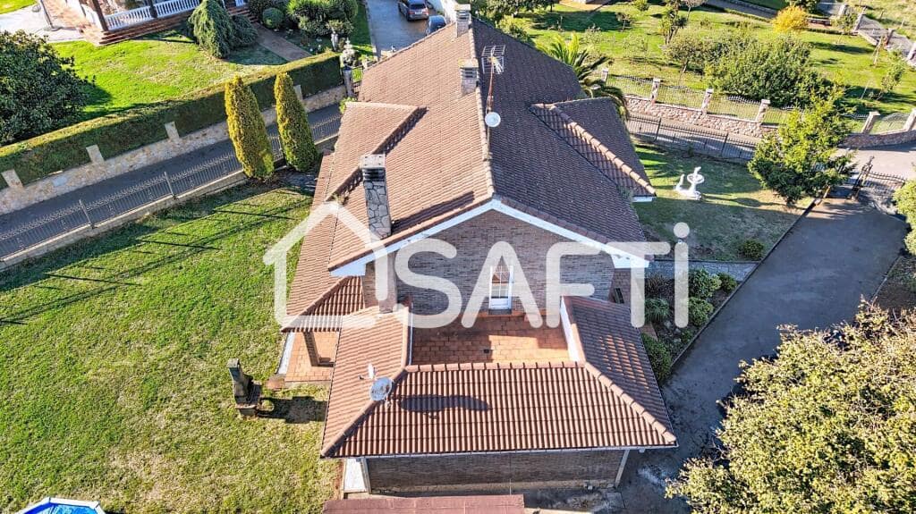 4 slaapkamer Villa te koop in Gijon met zwembad garage - € 529.000 (Ref: 9282046)