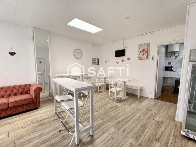 Kaupallinen myytävänä paikassa Pineda de Mar - 79 000 € (Ref: 9285521)