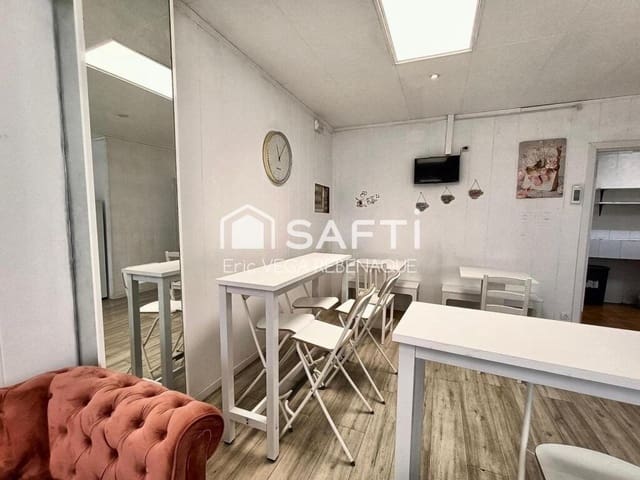 Kaupallinen myytävänä paikassa Pineda de Mar - 79 000 € (Ref: 9285521)