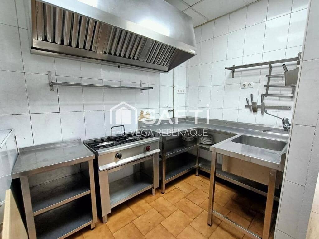 Kommersiell til salgs i Pineda de Mar - € 79 000 (Ref: 9285521)