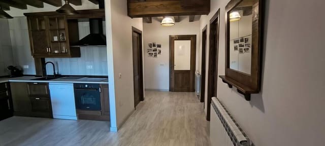 4 bedroom Villa for sale in Tamajón - € 280,000 (Ref: 9291313)