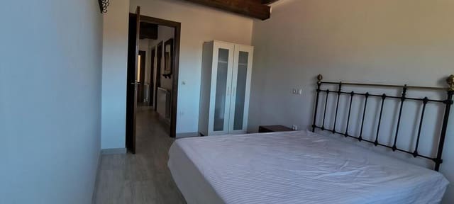 4 bedroom Villa for sale in Tamajón - € 280,000 (Ref: 9291313)