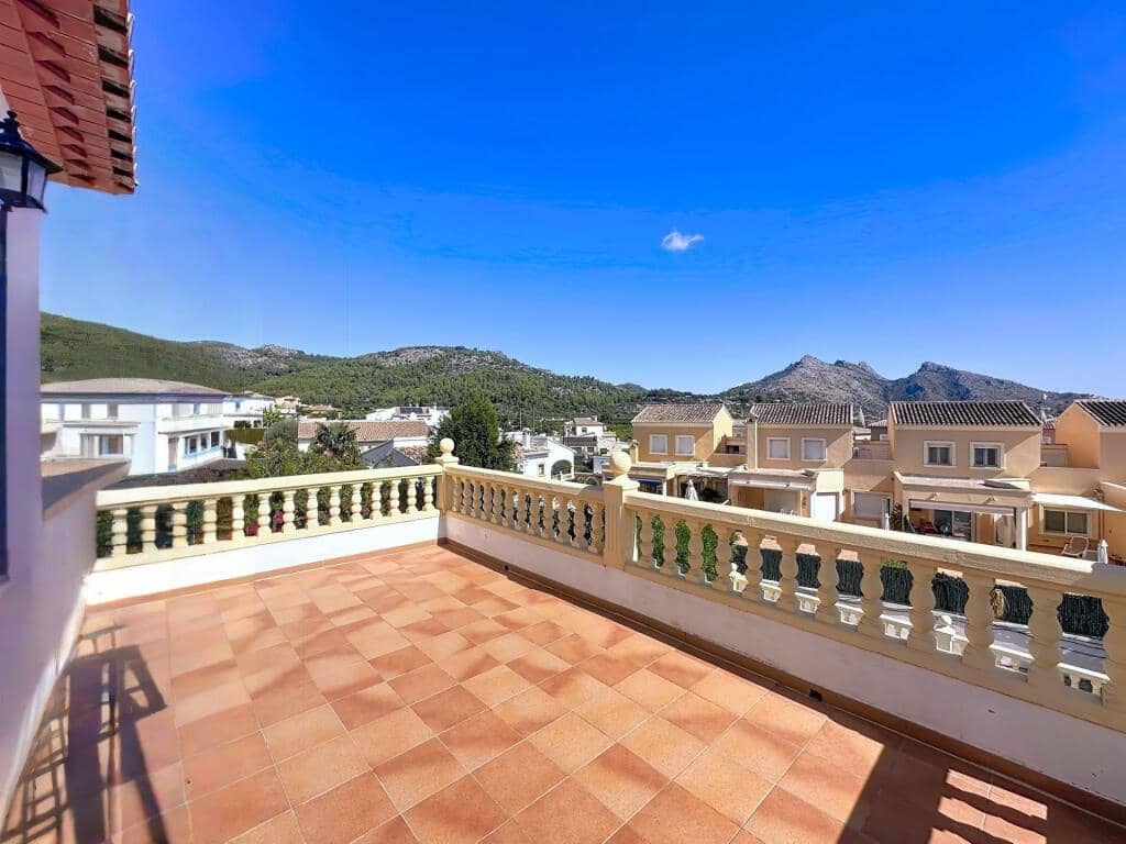 3 bedroom Villa for sale in Sagra with pool - € 387,000 (Ref: 9294670)