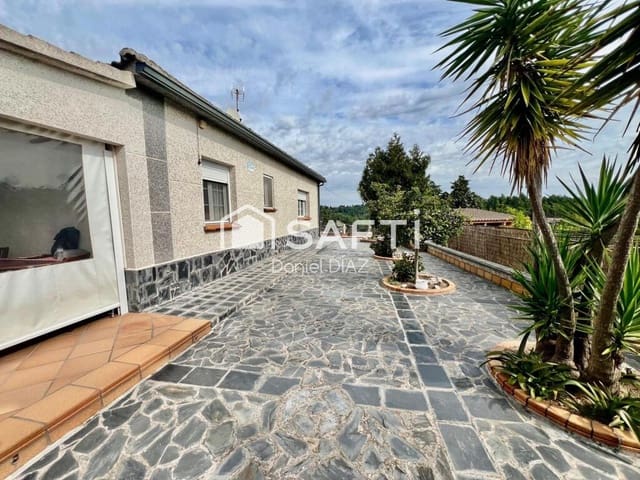 4 bedroom Villa for sale in Riudarenes with garage - € 265,000 (Ref: 9303357)