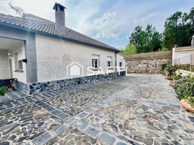 4 bedroom Villa for sale in Riudarenes with garage - € 265,000 (Ref: 9303357)