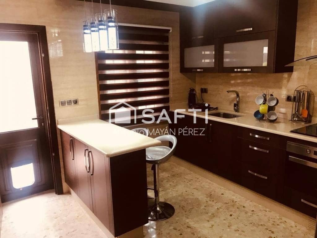 5 makuuhuone Huvila myytävänä paikassa Ribeira mukana 
autotalli - 269 000 € (Ref: 9312685)